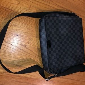 Louis Vuitton Messenger Bag